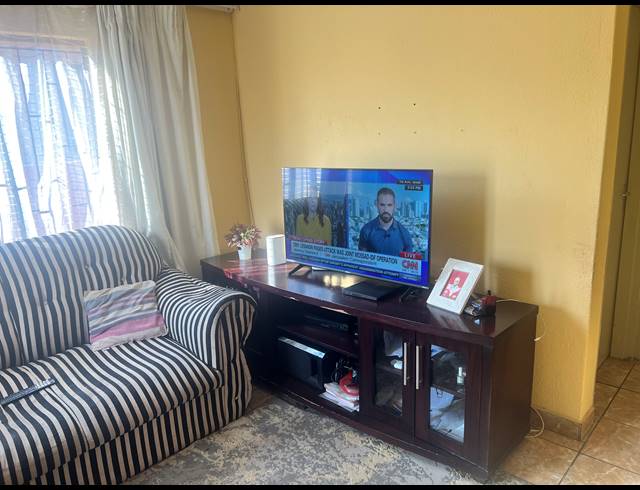 2 BEDROOM FREEHOLD FOR SALE IN SOSHANGUVE VV